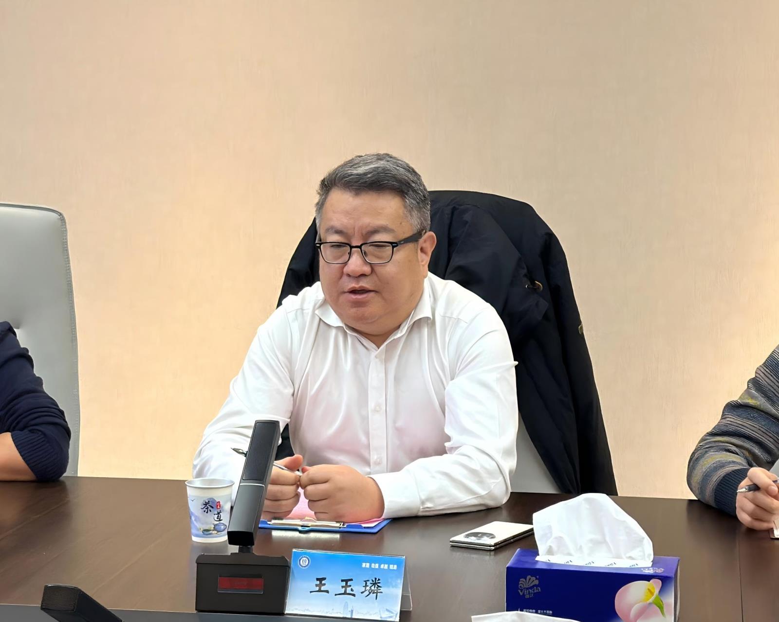 座谈照王玉璘(1).jpg
